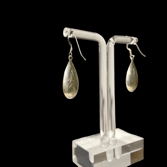 Sterling Vintage Etched Design Pear Shaped Dangle Earrings on 925 Ear Wi… - Picture 4 of 4